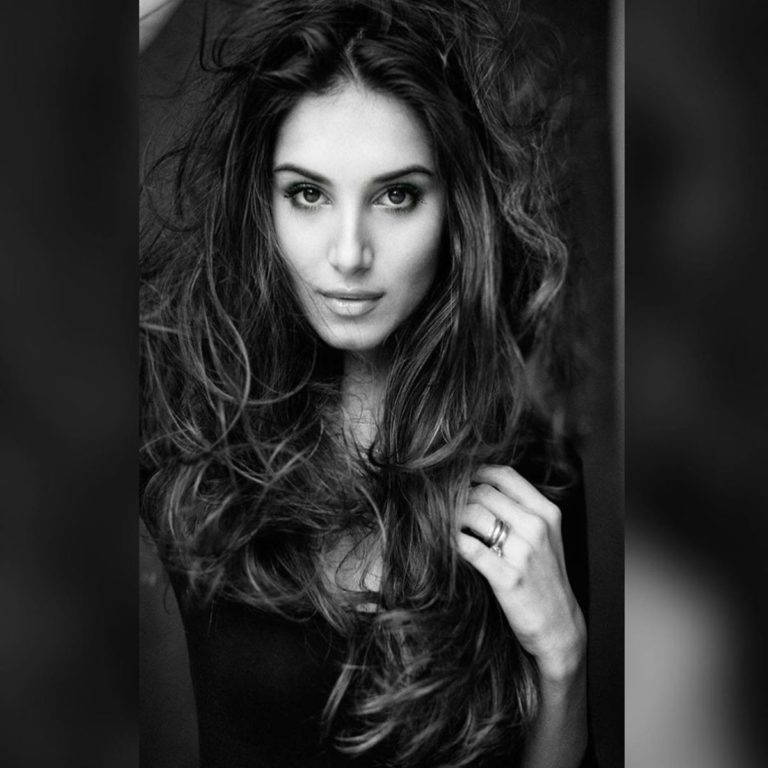 Tara Sutaria Age Height Biography