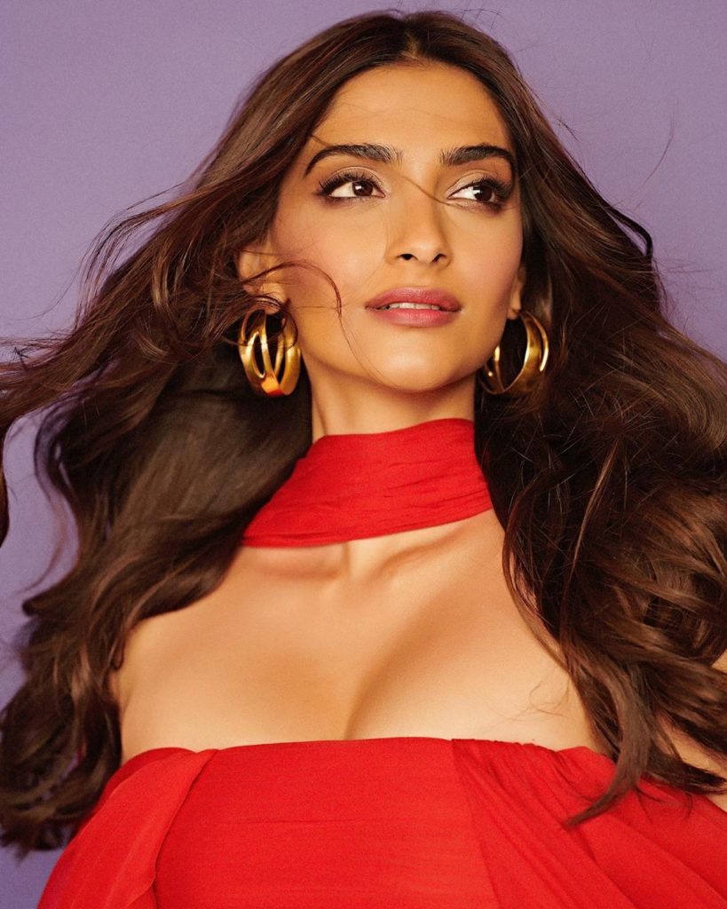 sonam kapoor wearing revealing clothes age height biogrpahy and more