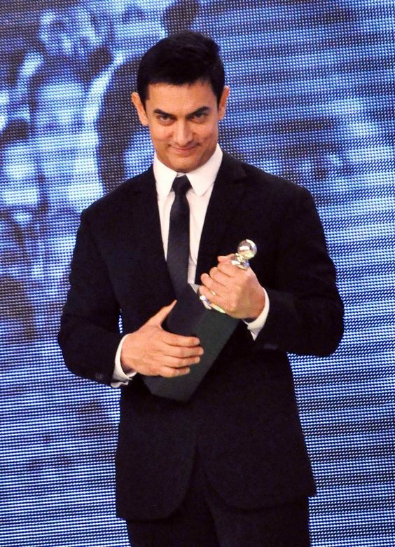 Aamir Khan receiving Award bollywood actor age height biography wiki
