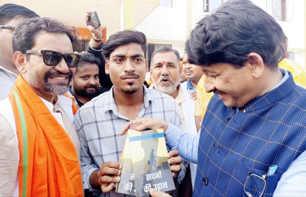 Book Author Shayan Ateeque with Singer Manoj Tiwari